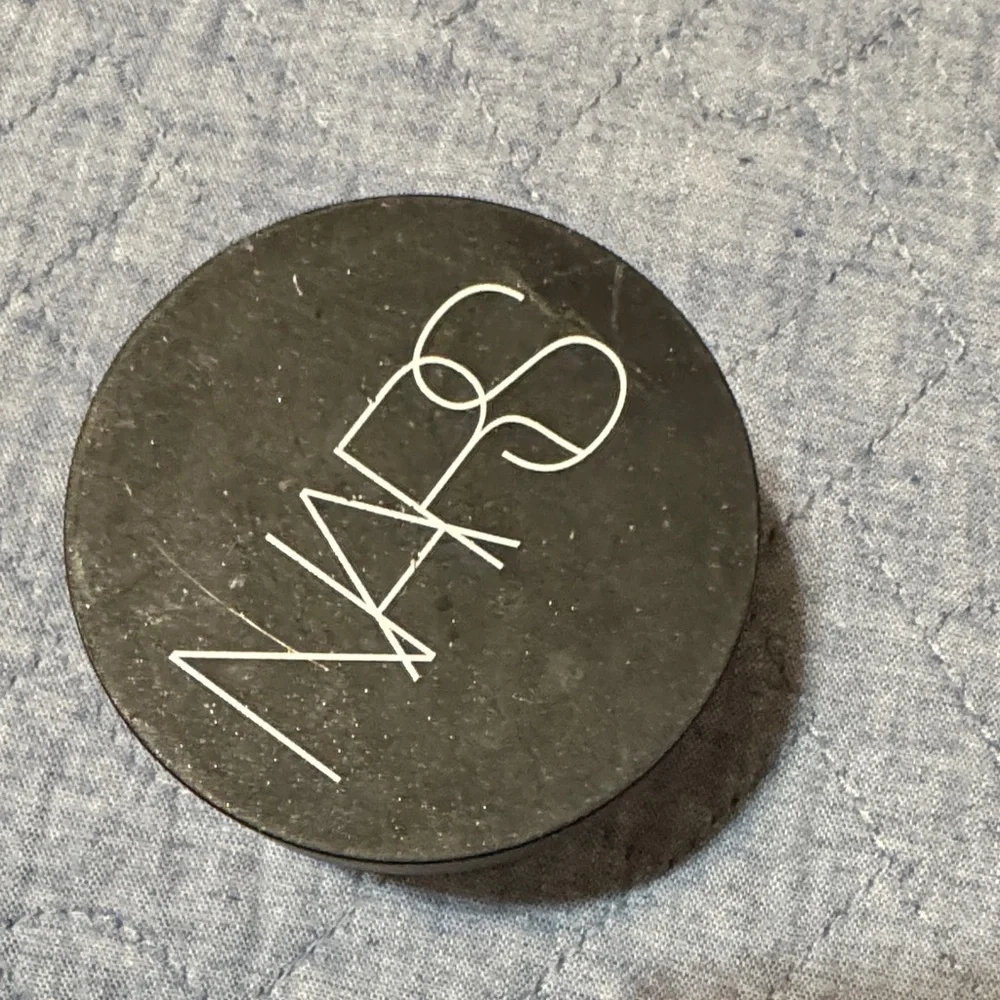 NARS translucent Loose Setting Powder - Picture 3 of 4